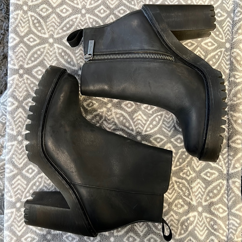 MAGDALENA WOMEN'S LEATHER HEELED CHELSEA BOOTS